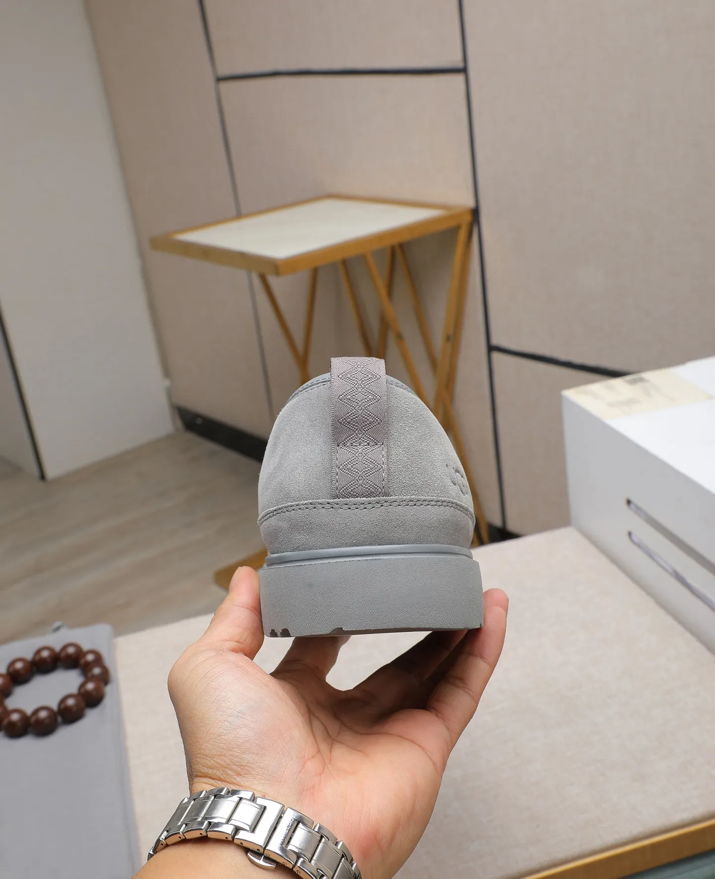 Men's men's shoes 💰560 (full genuine wool lining, 10% off for fake ones) Please note the quality of the original order and compare the thickness of the wool 🏮🏮 Popular UGG men's shoes from Australia's warm luxury brand, the official website is synchronized, Beckham men's style..., made of imported top-layer waxed cowhide, waxed toe box, Australian real wool velvet lining Carefully sewn...Imported rubber Martin boots outsole (comfortable, soft, wear-resistant) The quality is really great...Exquisite workmanship, you can't put it down at first sight, size 39-44 (38 45 custom-made)